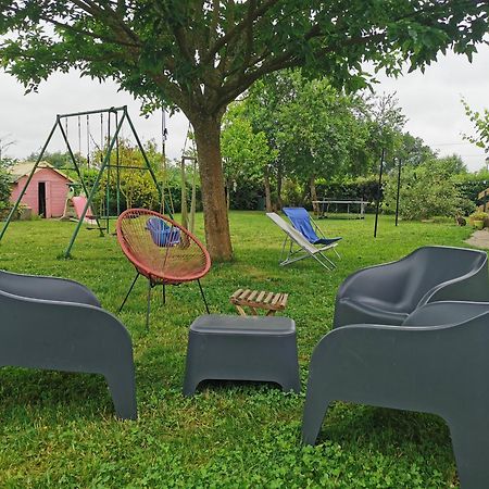 Gite Les Petits Chemins Ledeuix Exteriör bild
