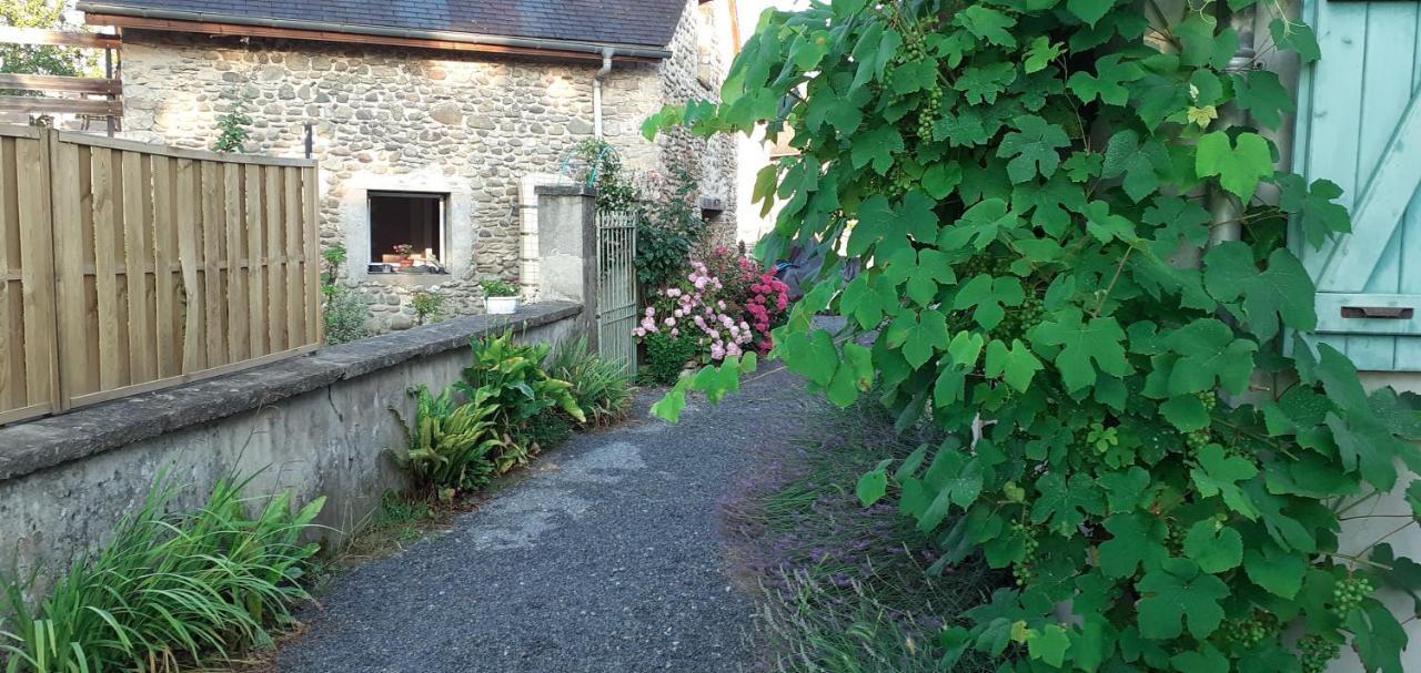 Gite Les Petits Chemins Ledeuix Exteriör bild