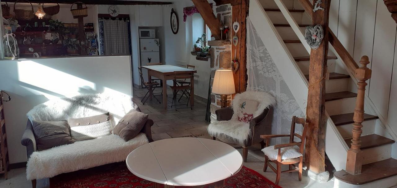 Gite Les Petits Chemins Ledeuix Exteriör bild